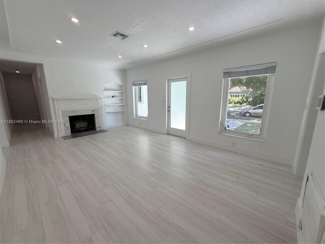Building Photo - 761 NE 77th St