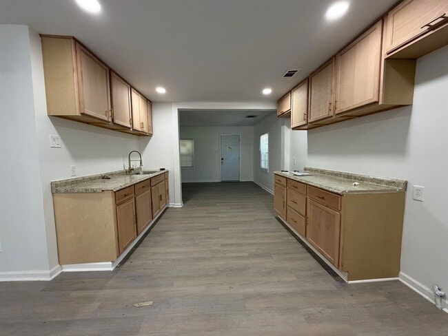 Building Photo - 3800 E Mallory Ave