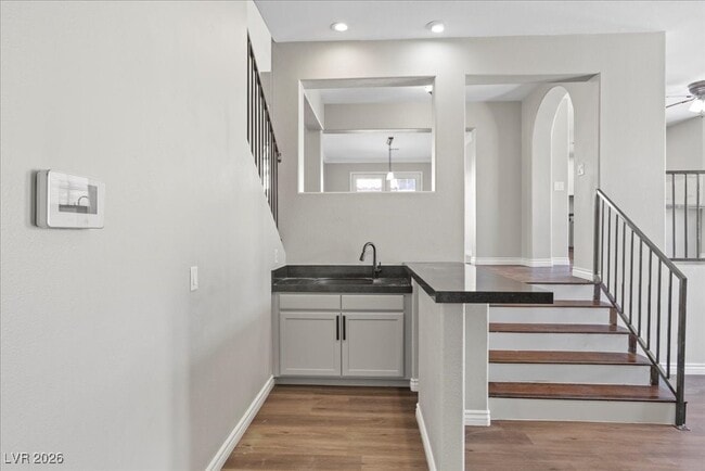 Building Photo - 2842 Via Florentine St