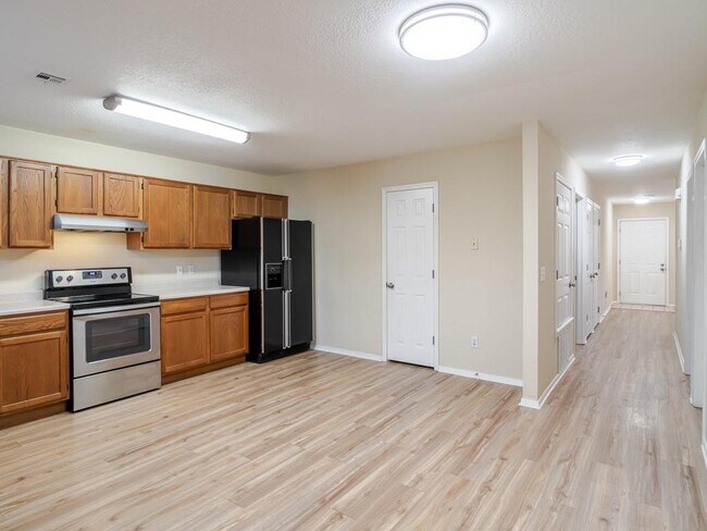 Building Photo - 13 Holly Dr