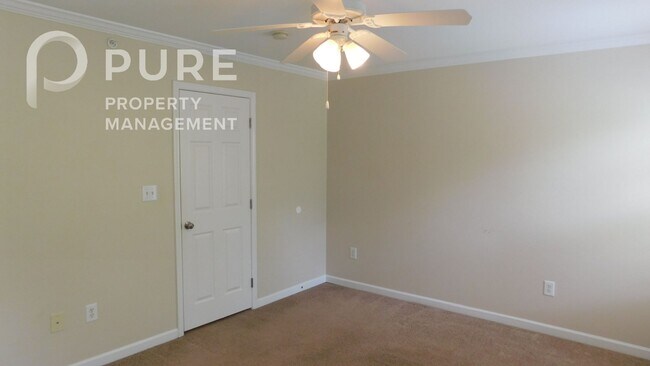 Building Photo - 206 Park Village Cir