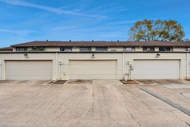 Building Photo - 2588 Bering Dr