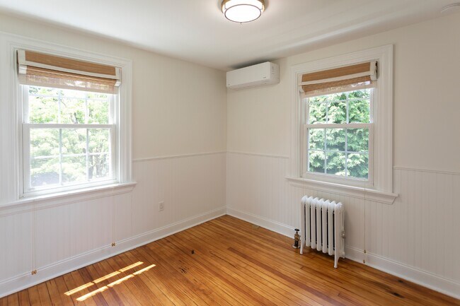 Building Photo - 444 St Davids Ave