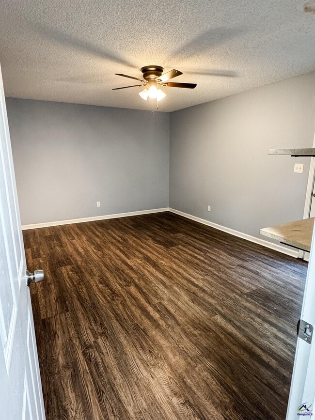 Building Photo - 2108 Marshallville Rd