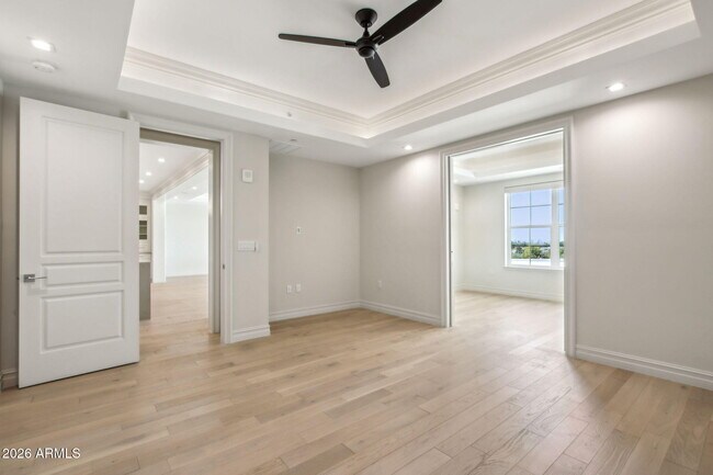 Building Photo - 4240 E Camelback Rd