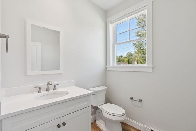 Building Photo - 3 Hoxton Ln