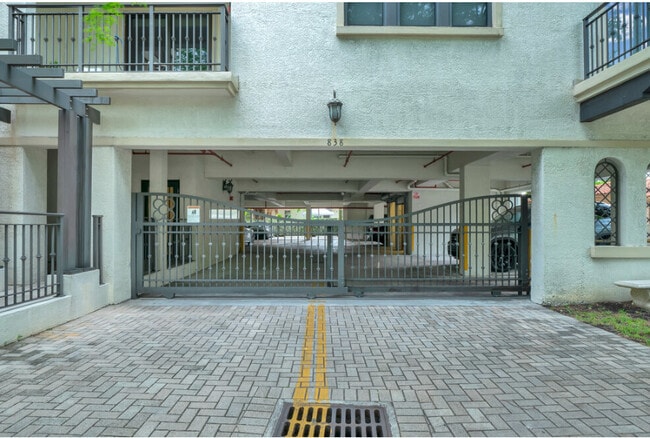 Building Photo - Villa San Marco