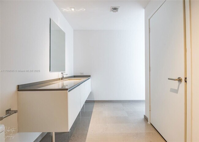 Building Photo - 88 SW 7th St