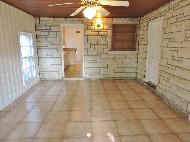 Building Photo - Westcliff - TCU area four bedroom home for...