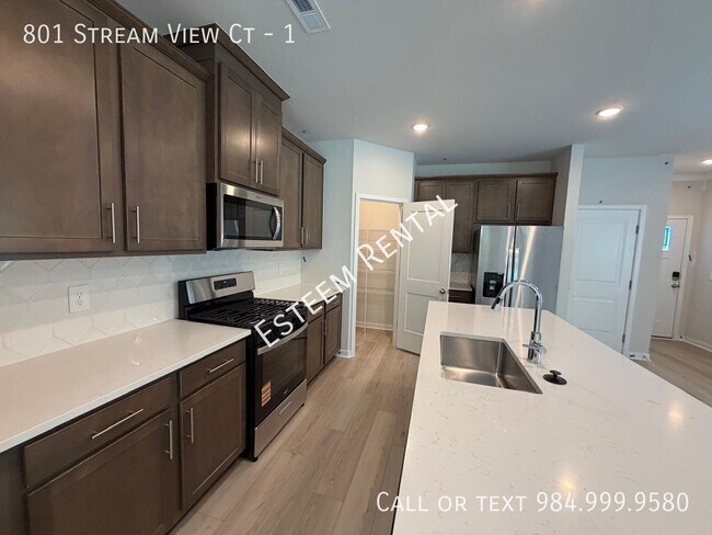 Building Photo - 801 Stream View Ct-1