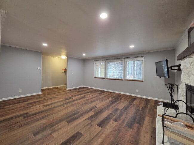 Building Photo - 1294 Pine Valley Rd