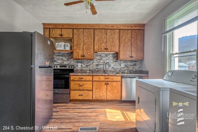 Building Photo - 202-204 S Chestnut St - 204