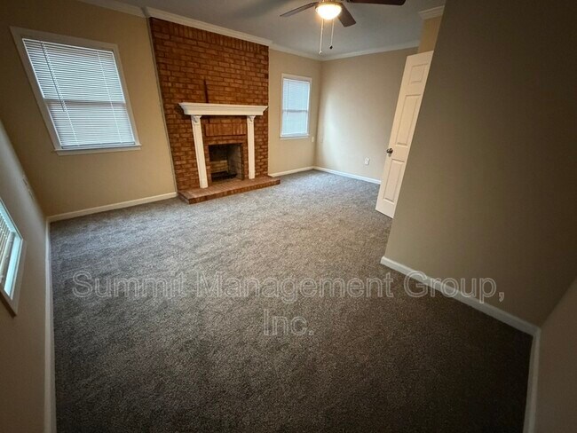 Building Photo - 34 Ivy St