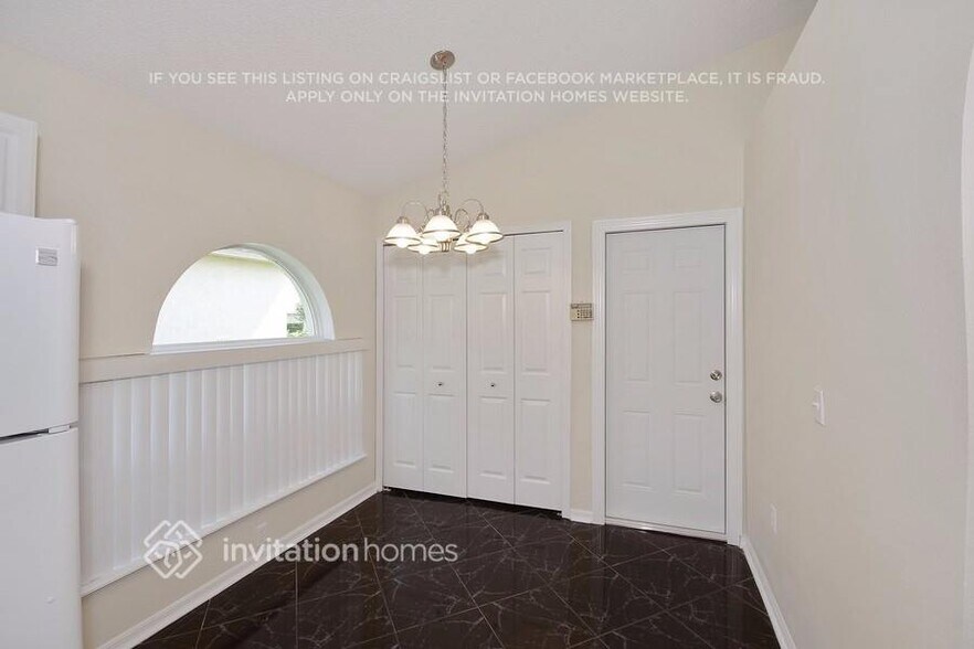 Building Photo - 820 Brightview Dr