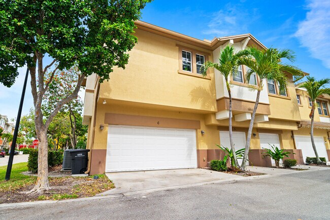 Building Photo - 690 Pacific Grove Dr