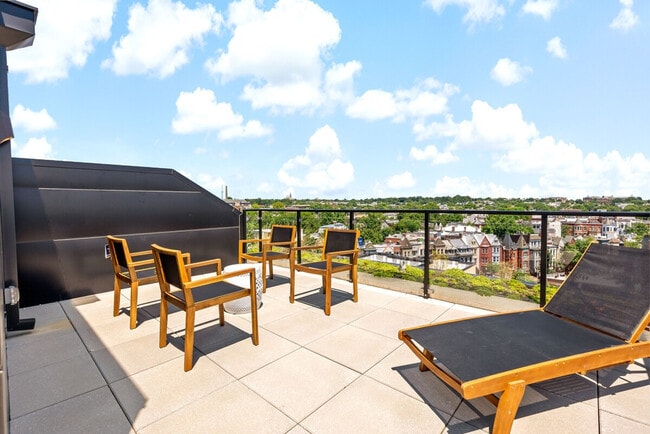 Building Photo - 1611 8th St NW