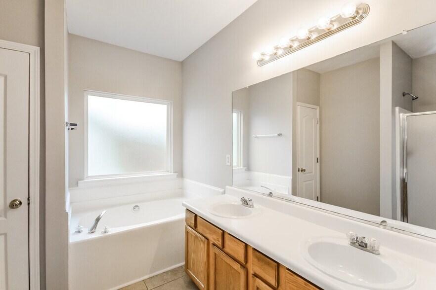 Building Photo - 2331 Temple View Ct
