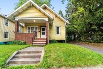Building Photo - 34 Schubert St