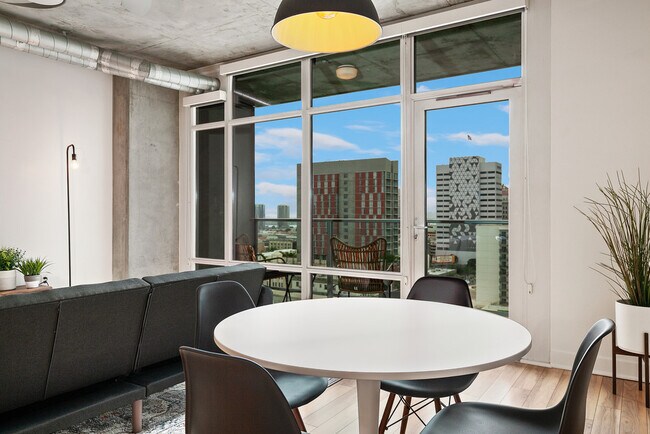 Building Photo - 1080 Park Blvd