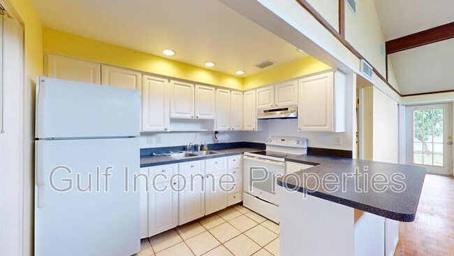 Building Photo - 3202 21st Ave W