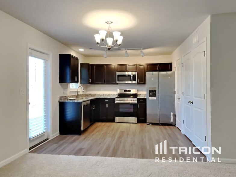 Building Photo - 572 Lakerun Dr