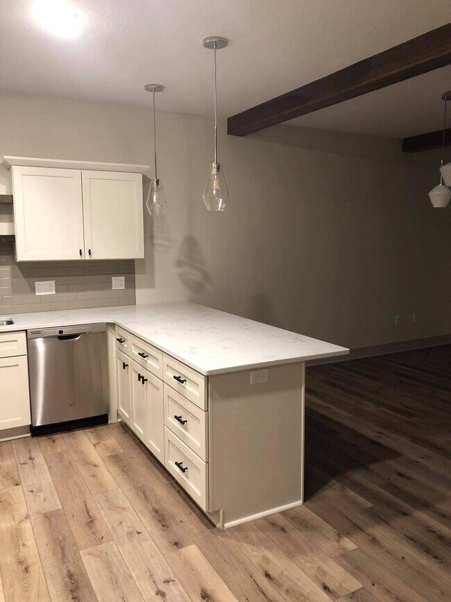 Building Photo - 6460 Galleria Dr