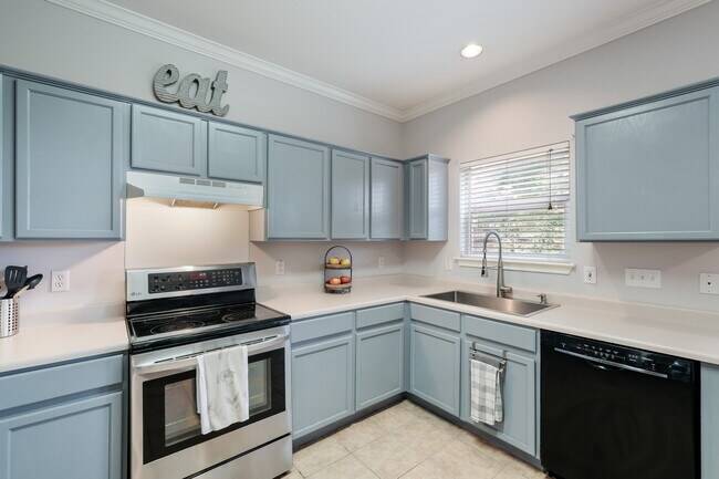 Building Photo - 1411 View Top