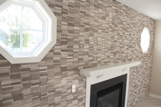 Building Photo - 107 Enchanted Way