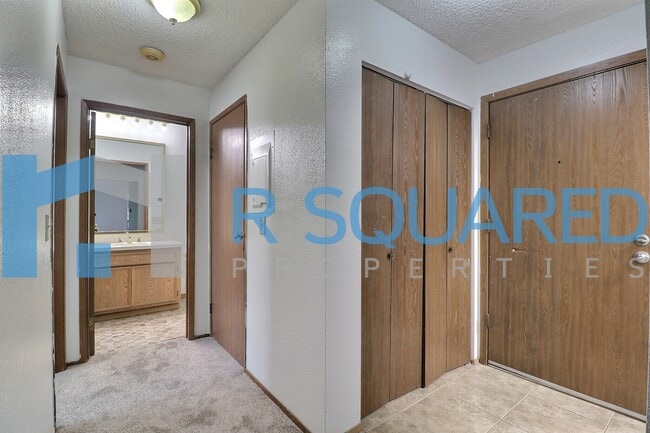 Building Photo - 3000 SW Avalon Way