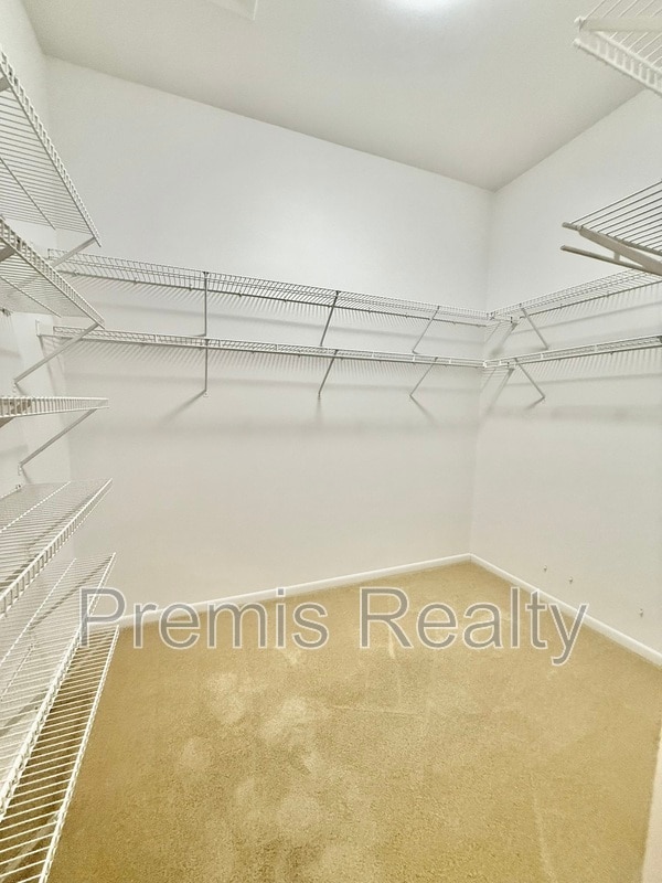 Building Photo - 642 Weathersfield Dr