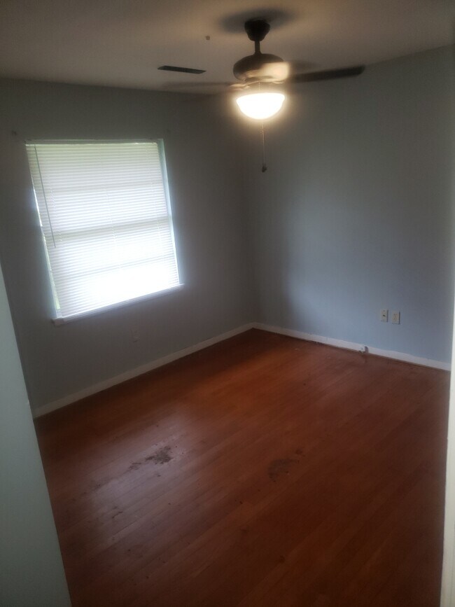 Building Photo - 3132 Charleston Dr