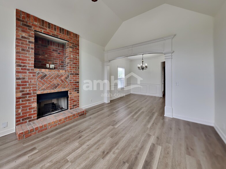 Building Photo - 3013 Community Cir