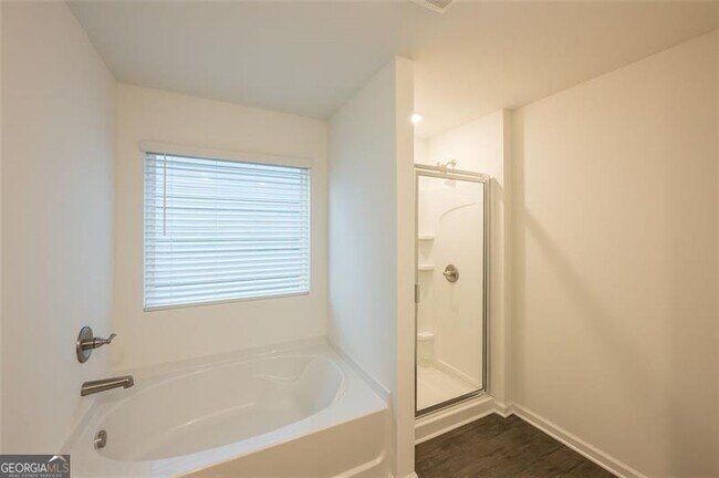 Building Photo - 182 Parkwood Dr