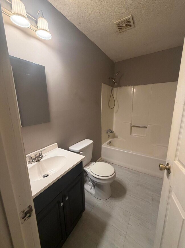 Building Photo - 11 Coulter Dr