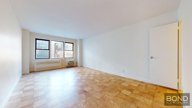 Primary Photo - 236 E 36th St