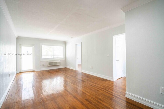 Building Photo - 7925 Hawthorne Ave