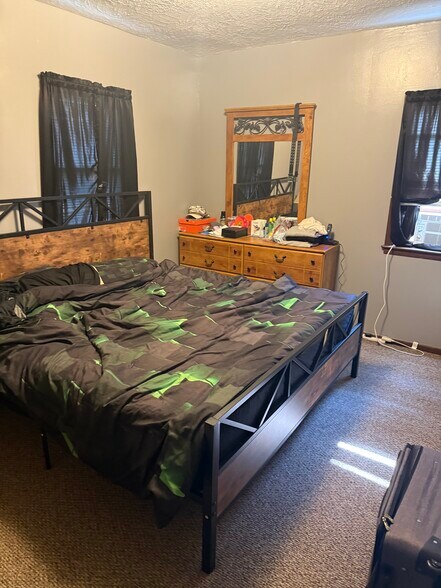 with furniture king bed - 517 7th St SW
