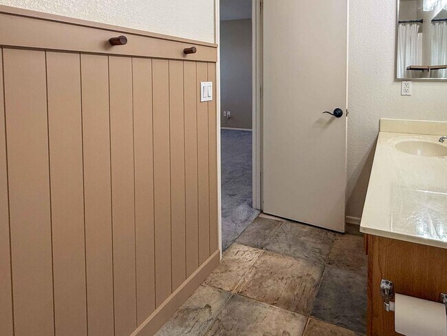 Building Photo - 3103 W Zachary Dr