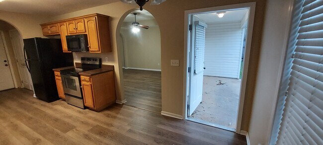 Building Photo - 16210 Stone Ridge Pkwy