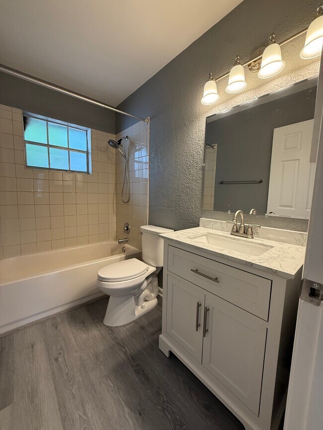 Building Photo - 5064 Springwood Rd