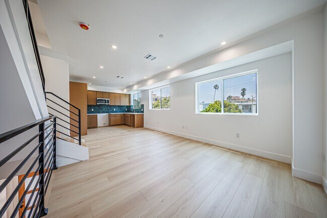 Building Photo - 1063 S Corning St