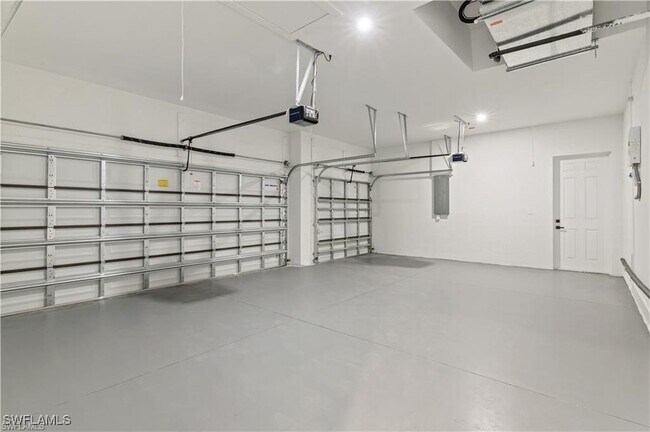 Building Photo - 1561 NW 26th Pl