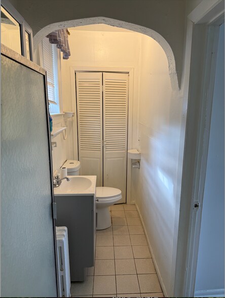 Building Photo - 831 King Georges Rd