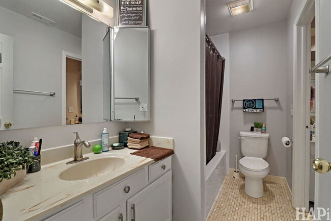 Building Photo - 1300 Cromwell Ct