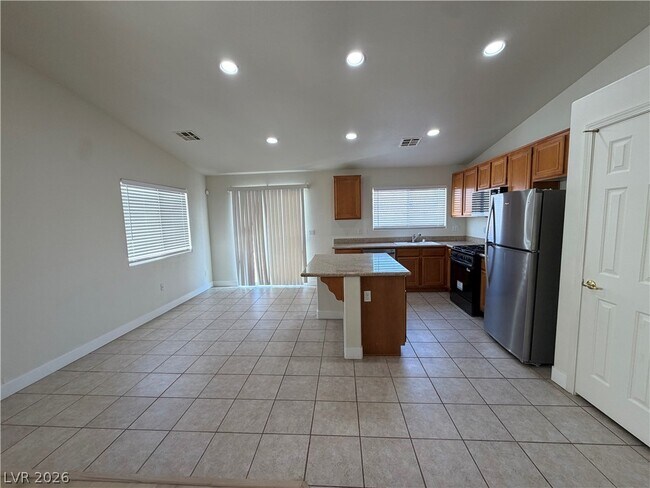 Building Photo - 513 Lava Beds Way