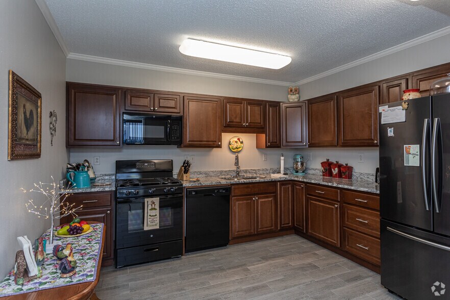 Primary Photo - The Lakewood House Apartments