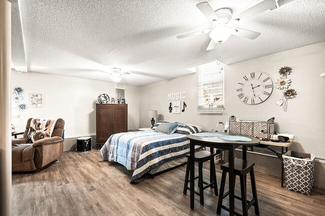 Building Photo - 808 Water View Terrace