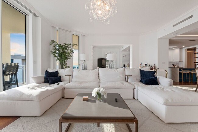 Building Photo - Ultimate Furnished Luxury Rental at the Be...