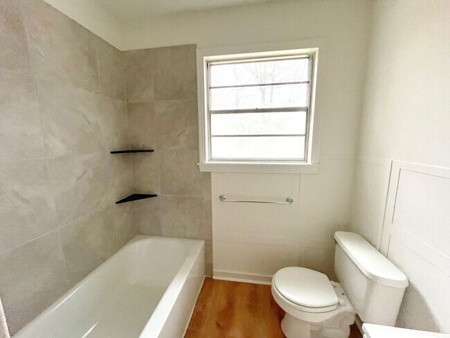 Building Photo - 4 Bed/2 Bath Home in Pearl