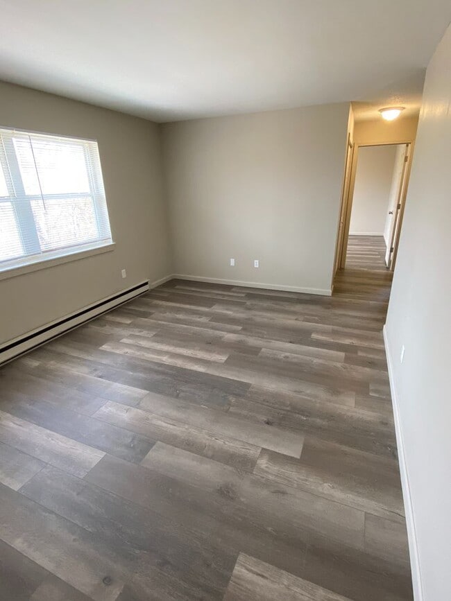 Building Photo - Available Now- 2 Bedroom updated apartment...